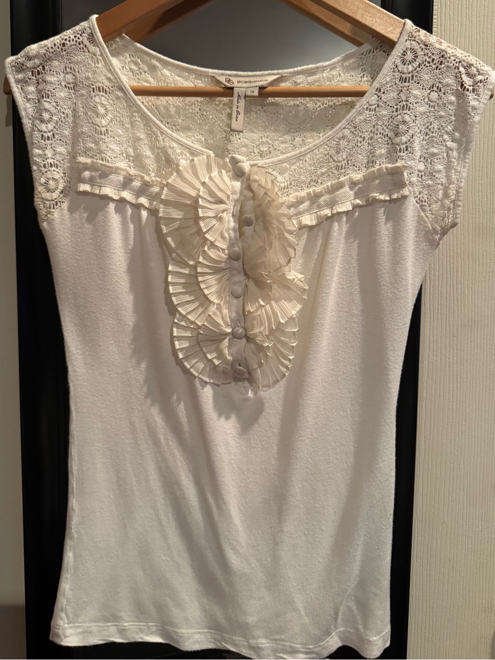 BCBGeneration Ivory Lace Yoke Ruffle-Front Sleeveless Top